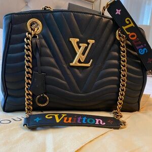 Gentle used, bag still in almost new condition